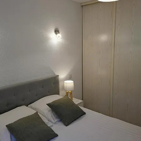 F2 Proche Centre Thermal Apartament *